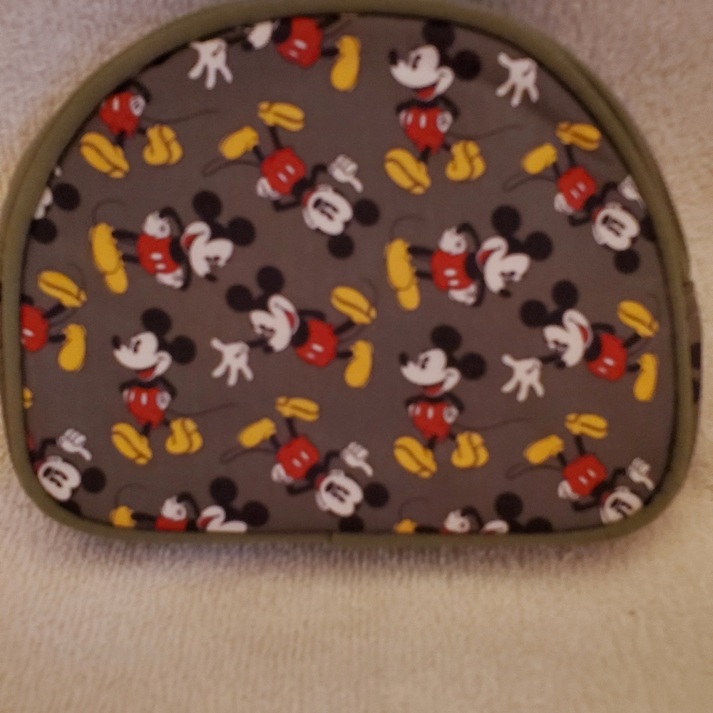 PRICE DROP‼️NWOT Disney Small Mickey Mouse makeup bag